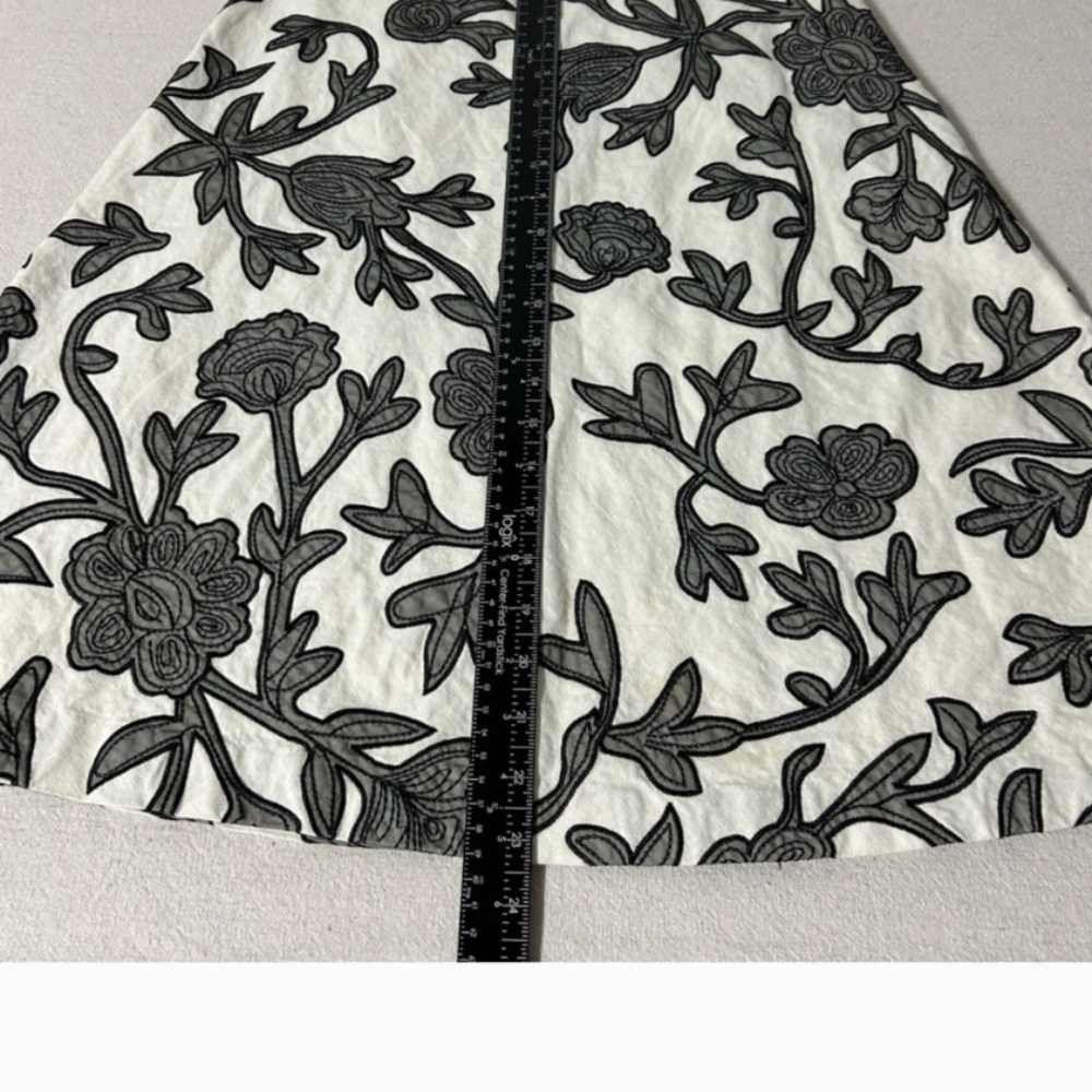 White House Black Market Skirt Size 2 Cream Gray Appliqué Flowers Embroidered - Picture 6 of 7